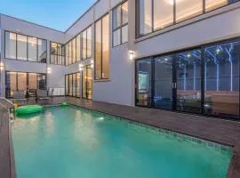 Jomtien Beach 4 bedrooms - independent swimming pool and KTV