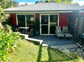 Milton Village Retreat - secluded comfort