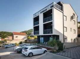 Lovely Apartment In Komarna With Wifi
