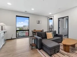 CozySuites Mass with parking lounge & roof deck #28