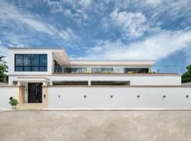 Jomtien Beach 5 bedrooms - independent swimming pool and KTV