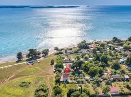 Awesome Home In Peroj With Wifi