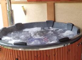 Casa Royal, Hotel in Leşnic