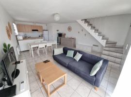 Maison, hotel in Saintes-Marie-la-Mer