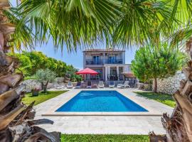 Four-Bedroom Holiday Home In Volme, hotel a Pomer