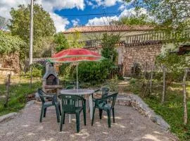 2 Bedroom Nice Apartment In Grizane