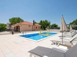 3 Bedroom Awesome Home In Vinjani Donji