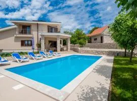 Four-Bedroom Holiday Home In Vinjani Gornji