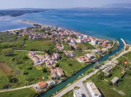 4 Bedroom Cozy Home In Nin