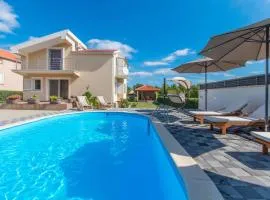 Four-Bedroom Holiday Home In Pristeg