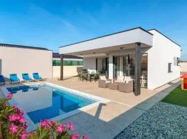 Two-Bedroom Holiday Home In Peroj