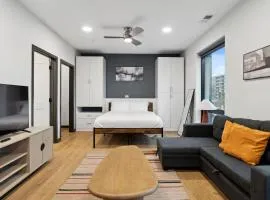 CozySuites Mass with parking lounge & roof deck #25