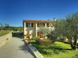 Cozy Apartment In Rakalj With Wifi