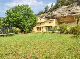 Amazing Home In Beaumettes
