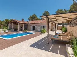 3 Bedroom Gorgeous Home In Jadrtovac