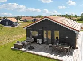 4 Bedroom Stunning Home In Væggerløse
