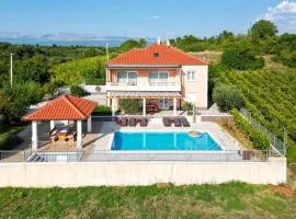 Stunning Home In Trilj