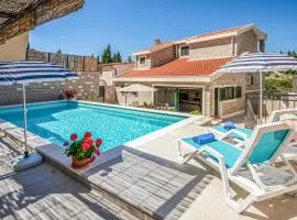 Awesome Home In Klek With Wifi
