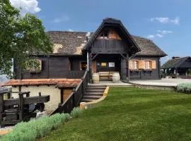 Six-Bedroom Holiday Home In Jastrebarsko