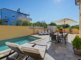 Four-Bedroom Holiday Home In Vodnjan