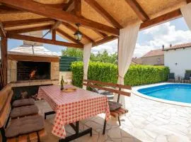 Two-Bedroom Holiday Home In Imotski