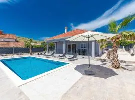 Lovely Home In Trogir With Kitchen