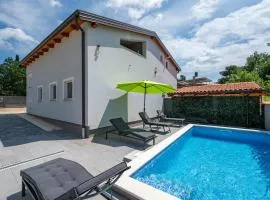 Lovely Home In Peroj With Wifi