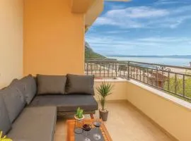 Three-Bedroom Apartment In Makarska