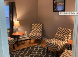 3rd Floor Furnished Apt Downtown Portland, hotel in Portland