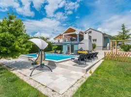 Awesome Home In Gorica