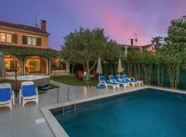 Gorgeous Home In Umag With Jacuzzi