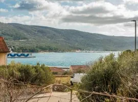 2 Bedroom Cozy Apartment In Cres
