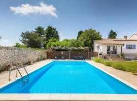 Four-Bedroom Holiday Home In Vodnjan
