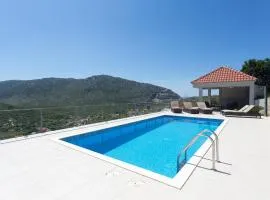 Nice Home In Zrnovnica