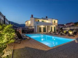 4 Bedroom Lovely Home In Solin