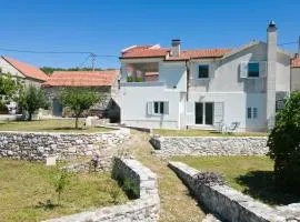 1 Bedroom Amazing Apartment In Podgrade