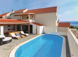 Three-Bedroom Holiday Home In Omis