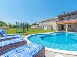 Cozy Home In Bratulici With Kitchen