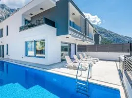 Gorgeous Home In Makarska