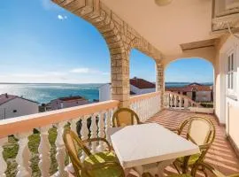 Nice Apartment In Rtina With Wifi