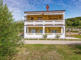 2 Bedroom Lovely Apartment In Jurandvor, hotel v destinaci Jurandvor