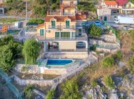 Awesome Home In Mirlovic Polje
