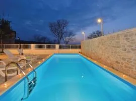 Two-Bedroom Holiday Home Krusevo With An Outdoor Swimming Pool 04