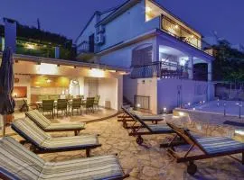 Amazing Home In Okrug Gornji
