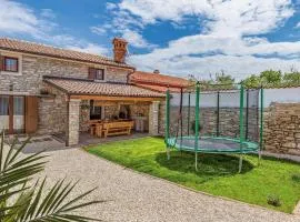 Gorgeous Home In Peruski With Wifi