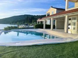 Beautiful Home In Veli Rat With Wifi