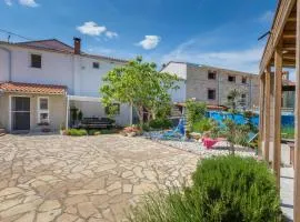 2 Bedroom Beautiful Apartment In Vodnjan