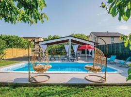 Three-Bedroom Holiday Home In Prolozac Donji, Hotel in Tolići