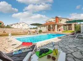 Four-Bedroom Holiday Home In Golubovo