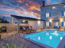 Stunning Home In Peruski With Wifi